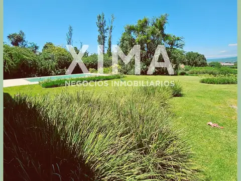 Casa en Alquiler con 2 cocheras