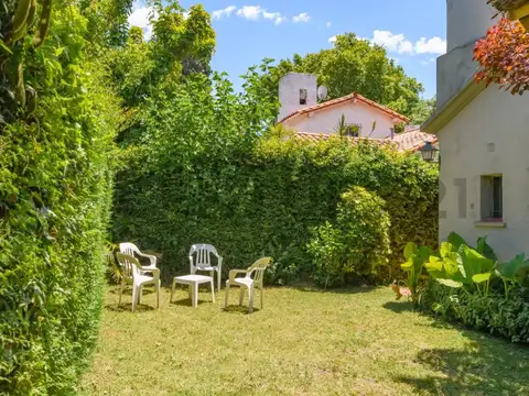 CASA EN VENTA DE 4 AMBIENTES JARDIN Y COCHERA EN BECCAR-SAN ISIDRO