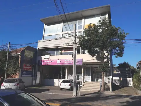 Oficina en  alquiler, con cochera, baño privado, tigre.