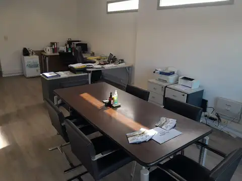 Oficina en Alquiler con 1 cochera