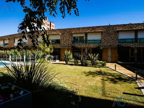 Casa en Venta con 20 cocheras