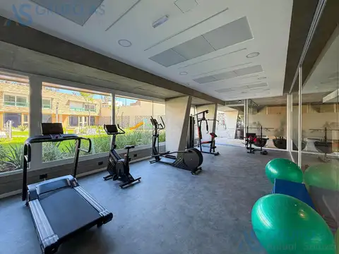 Casa en Venta con 20 cocheras