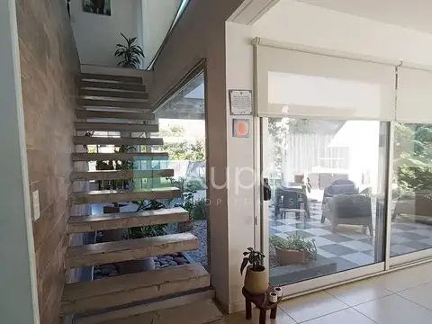 Casa 5 ambientes con 3 baños