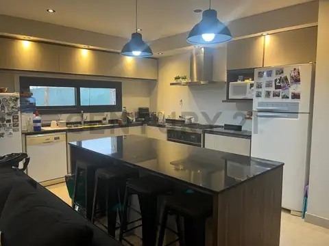 CASA EN VENTA EN EXCLUSIVO BARRIO MENDOZA NORTE