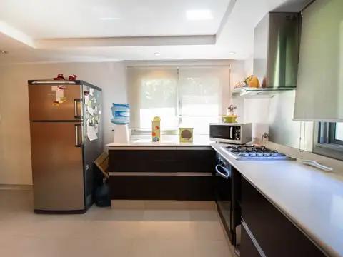 Casa 6 ambientes con 3 baños