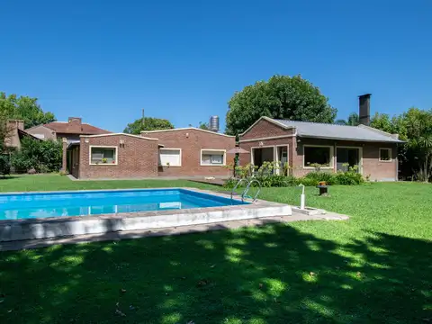 Casa en Venta con 2 cocheras