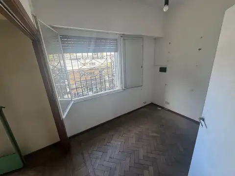 Paunero 1400, Piso 1