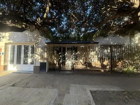 CASA DE 2 DORMITORIOS CON JARDÍN Y PARRILLA