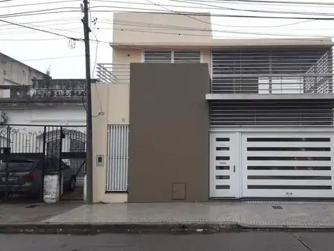 REGIMIENTO 11 AL 600 - VENTA CASA 2 DORMITORIOS CON COCHERA EN ROSARIO