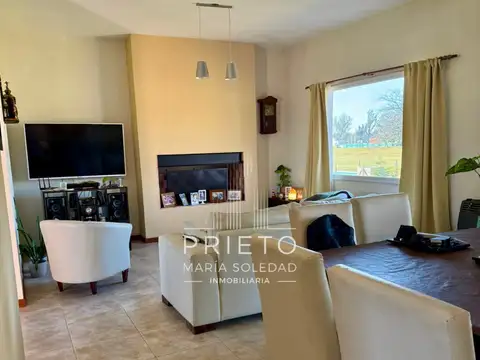 Casa 5 ambientes con 2 baños