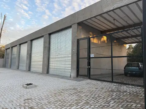 Local sobre calle SARAVI con estacionamiento propio
