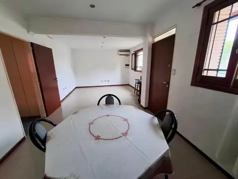 CASA 2 AMB., C/GALPÓN Y COCHERA
