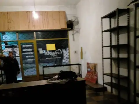 Local en Alquiler en El Palomar, $ 500.000
