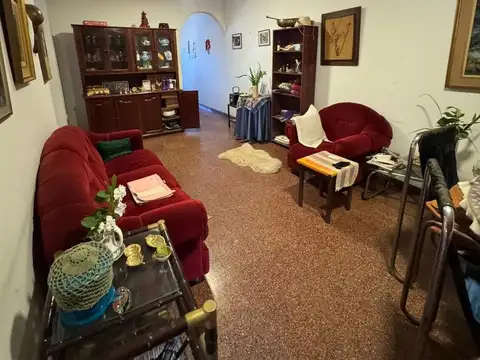 CF1289 - CASA EN VENTA - 3 DORMITORIOS - AV. TACUARÍ Y VIVANCO