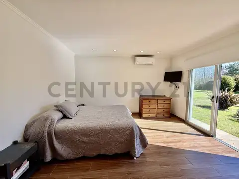 Casa en Venta con 3 cocheras