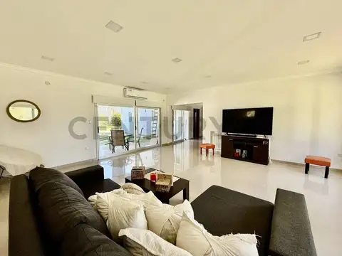 Casa 6 ambientes con 3 baños