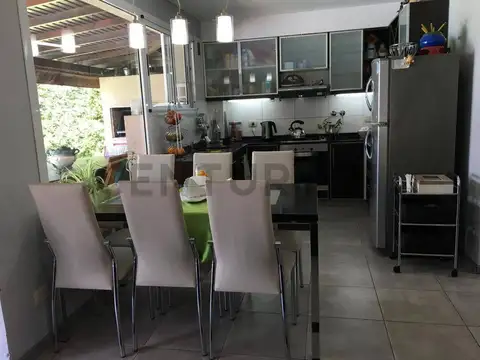 Casa 4 ambientes con 3 baños