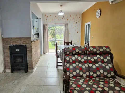 Casa en venta c/ cochera en Bajo Hondo