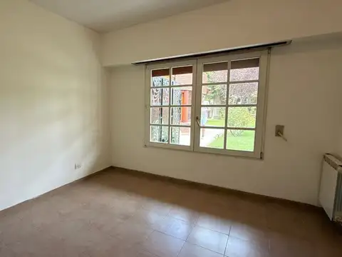 Casa 6 ambientes con 2 baños