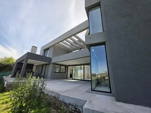 Casa en Venta en El Cantón - Norte, USD 430.000