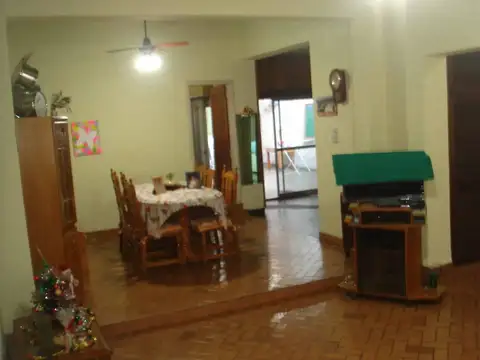 Oportunidad! Valor x M2 u$s 710 Venta Casa 4 amb Flores