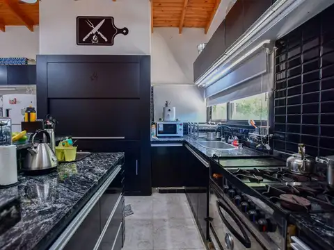 Casa 6 ambientes con 3 baños