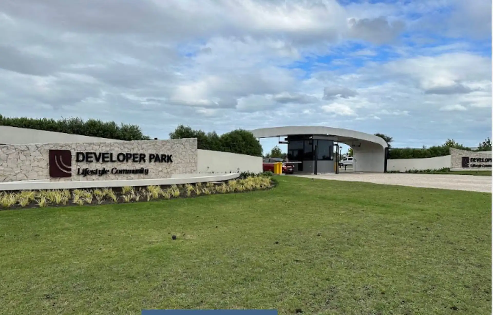 Lote 1415 m² en Developer Park con amenities