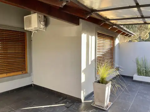 Venta casa con 2 habitaciones, jardín en Lobos