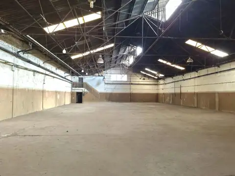 Alquiler galpón 1700 m²