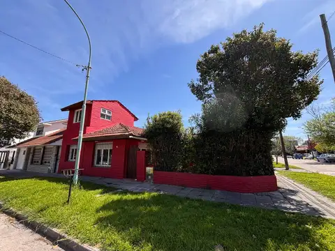 Casa 4 Ambientes en PH con Cochera Parque Luro