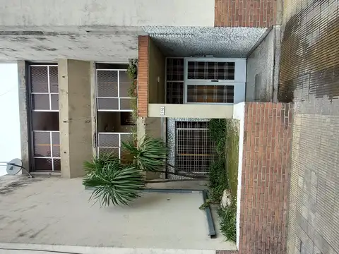 Av J.M.de Rosas 300