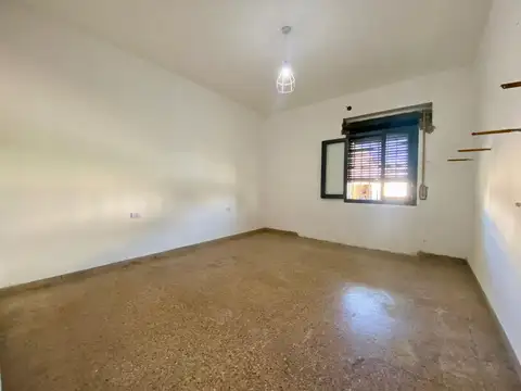 CASA EN ALQUILE DOS DORMITORIOS ZONA SUR CON PATIO