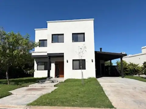 Casa en Alquiler en Pilar del Este - San Ramiro, USD 1.100