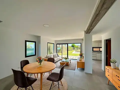 Casa 4 ambientes con 2 baños