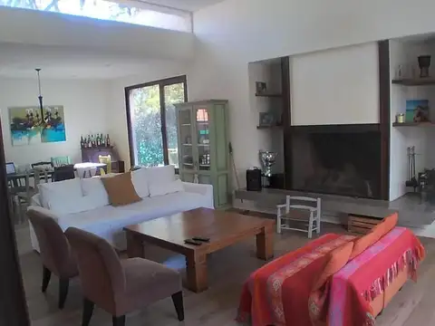 Casa en Alquiler Temporal con 6 cocheras