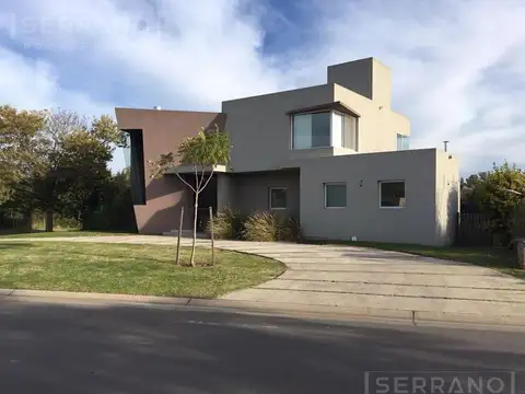 Casa 3 dorm. 1 suite, Parque, Piscina Climatizada. Venta en Santa Teresa, Villanueva.