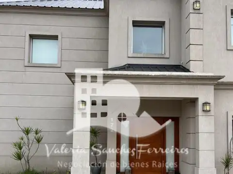 Casa 5 ambientes con 4 baños