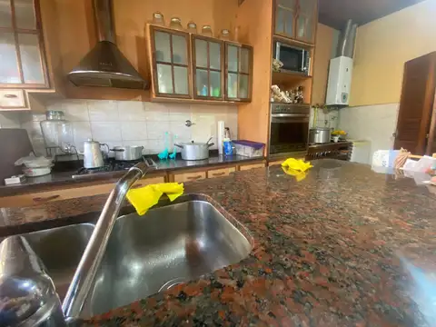 Casa 5 ambientes con 1 baño