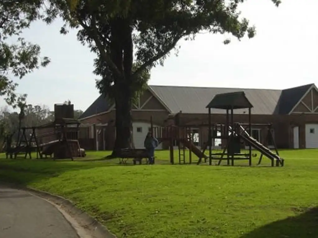 Áreas comunes piscina, club-house, juegos en Fincas de Iraola