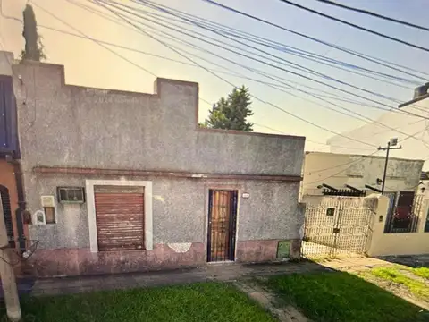 Casa estilo antigua ideal para reciclar