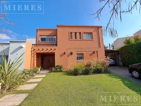 Casa en venta en el Barrio El Atardecer