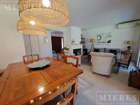 Casa 5 ambientes con 2 baños