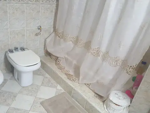 OPORTUNIDAD ITUZAINGÓ NORTE | CASA  PISCINA,QUINCHO Y GARAGE