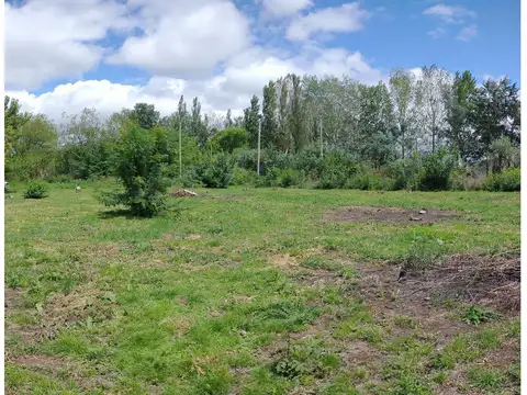 Amplio terreno en esquina - Villars. L10056