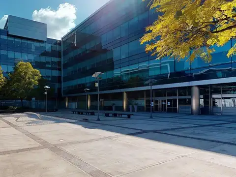 Oficina en Alquiler con 32 cocheras