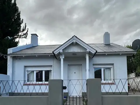 Casa 3 ambientes sobre calle don bosco, esquel
