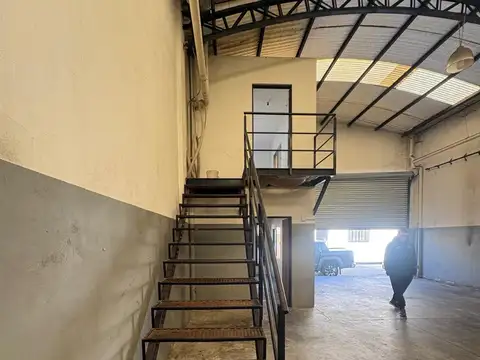GALPON / DEPOSITO 8.66 X 35 MTS. ZONIFICACION ITec. - EXCELENTE UBICACION -
