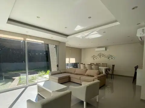 Casa 5 ambientes con 3 baños