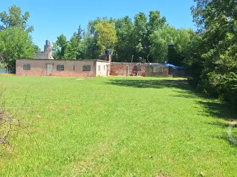 Terreno con casa en Francisco Alvarez (Moreno)