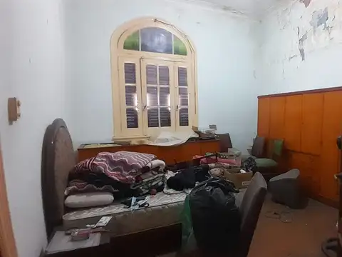 CASA  A REFACCIONAR 4 AMBIENTES COCHERA  TERRAZA